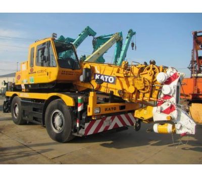 KATO ROUGH TERRAIN CRANE